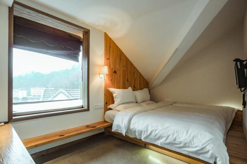 Villa En Emerald Valley, Huangshan Exterior photo
